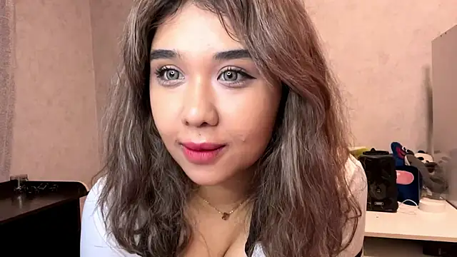 Snapshot of LovelyLara chatting on November 2025 06:06:01 PM LovelyLara online show from November 2025 06:06:01 PM