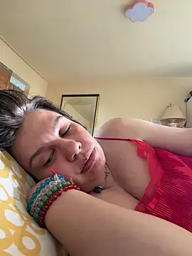 Carolineisback online show from May 2026 02:12:02 PM