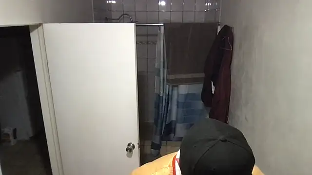 ezrah23 online show from December 2025 06:39:02 AM