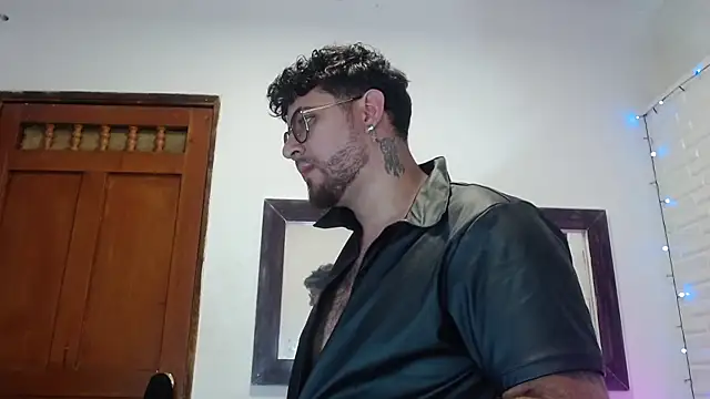 Andrew Foxx1 online show from October 2025 02:18:01 PM