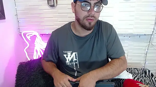 Andrew Foxx1 online show from October 2025 01:56:02 PM