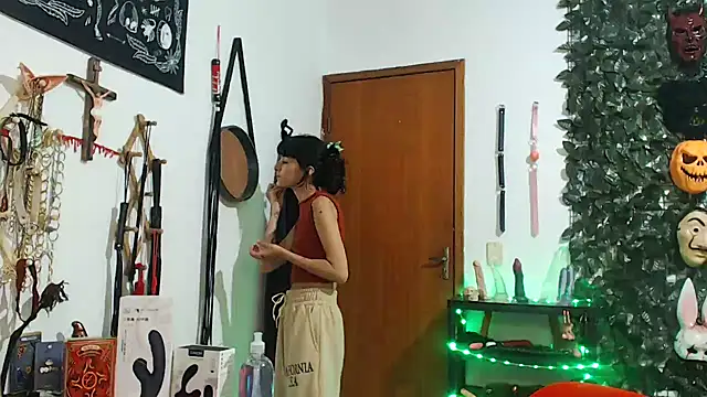 Snapshot of CarrieBurton chatting on November 2025 02:48:02 PM CarrieBurton online show from November 2025 02:48:02 PM