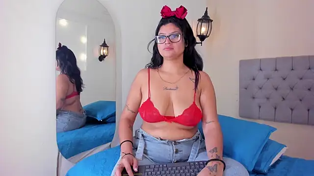 Snapshot of MiaBloom__ chatting on November 2025 10:58:01 AM MiaBloom online show from November 2025 10:58:01 AM