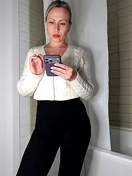 Elle Milfa online show from April 2026 09:50:01 PM