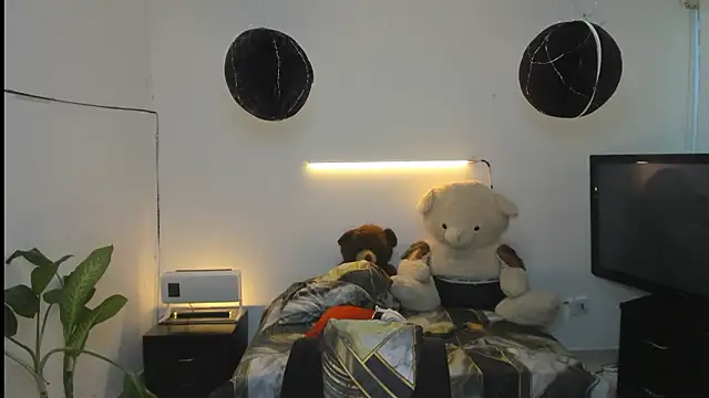 Snapshot of darwinandbrayann chatting on March 2026 07:21:02 PM darwinandbrayann online show from March 2026 07:21:02 PM