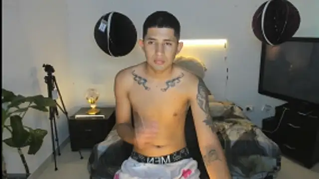 Snapshot of darwinandbrayann chatting on March 2026 08:01:01 PM darwinandbrayann online show from March 2026 08:01:01 PM