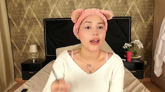 ZoeBella online show from November 2025 01:11:02 PM