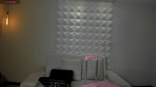 BellaConnorX online show from June 2026 04:00:01 AM