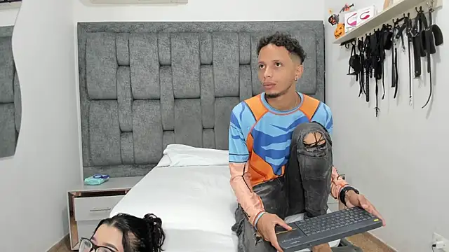 Snapshot of DamianandEva chatting on November 2025 12:14:02 PM DamianandEva online show from November 2025 12:14:02 PM