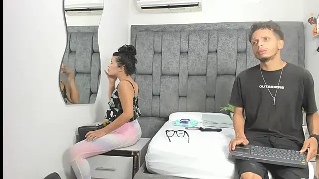 Snapshot of DamianandEva chatting on November 2025 12:26:01 PM DamianandEva online show from November 2025 12:26:01 PM