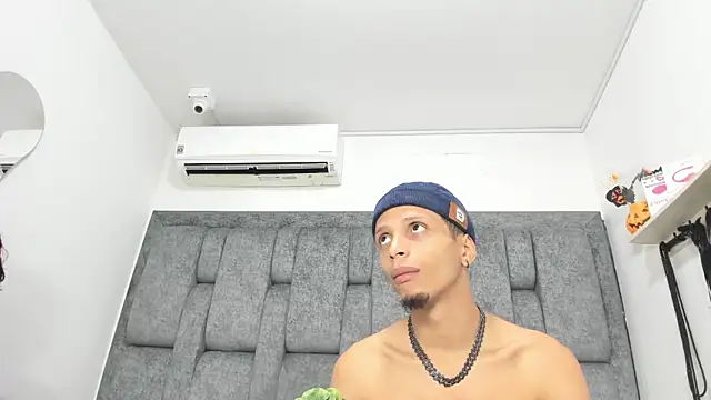 Snapshot of DamianandEva chatting on December 2025 12:54:01 PM DamianandEva online show from December 2025 12:54:01 PM