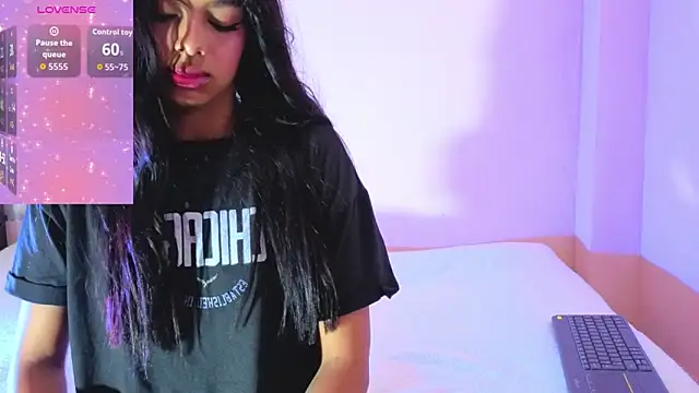 Snapshot of MelissaLuxx chatting on November 2025 11:24:02 AM MelissaLuxx online show from November 2025 11:24:02 AM