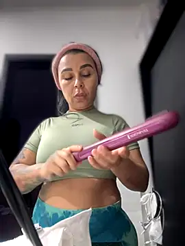 Snapshot of Natural_BIGASS_Nina chatting on November 2025 10:04:01 AM Natural BIGASS Nina online show from November 2025 10:04:01 AM