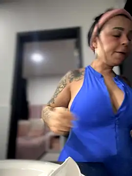 Snapshot of Natural_BIGASS_Nina chatting on November 2025 10:05:01 AM Natural BIGASS Nina online show from November 2025 10:05:01 AM