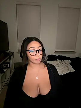 Snapshot of minha_baby chatting on November 2025 04:12:01 AM minha baby online show from November 2025 04:12:01 AM