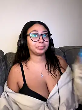 Snapshot of minha_baby chatting on December 2025 12:16:02 AM minha baby online show from December 2025 12:16:02 AM