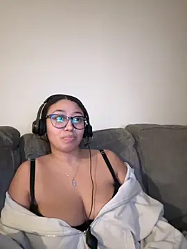 Snapshot of minha_baby chatting on December 2025 07:06:02 AM minha baby online show from December 2025 07:06:02 AM