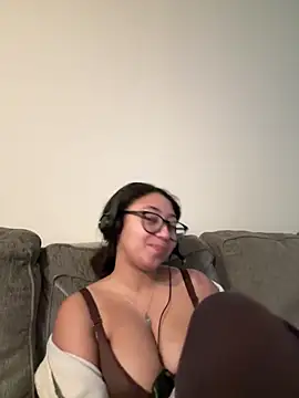 Snapshot of minha_baby chatting on December 2025 10:14:01 PM minha baby online show from December 2025 10:14:01 PM