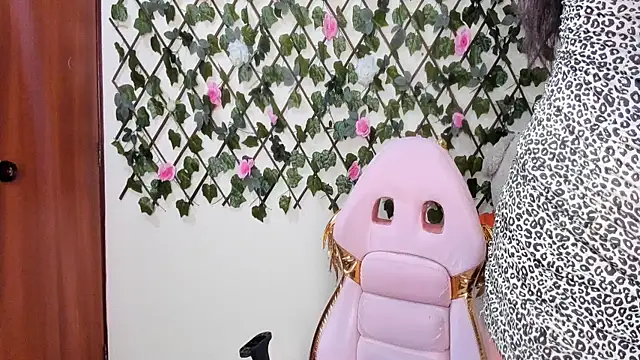 Snapshot of melani_ferraraa_ chatting on November 2025 06:30:01 AM melani ferraraa online show from November 2025 06:30:01 AM