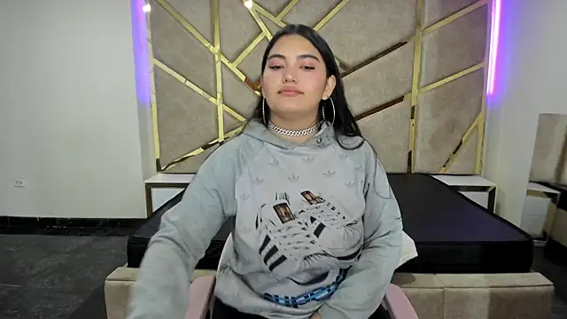 Snapshot of Frrreyaa chatting on November 2025 02:22:01 AM Frrreyaa online show from November 2025 02:22:01 AM