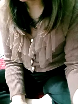 Snapshot of Elina_99 chatting on December 2025 03:11:01 AM Elina 99 online show from December 2025 03:11:01 AM