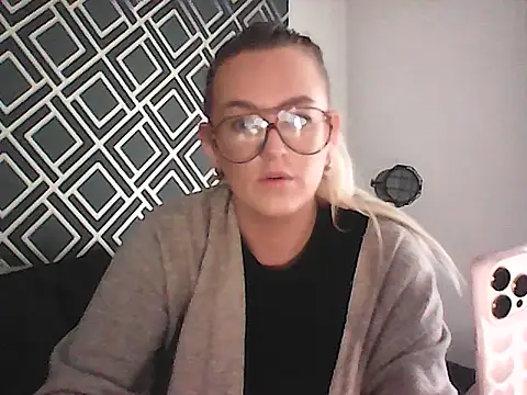 HollySmith00 online show from October 2025 02:07:02 PM