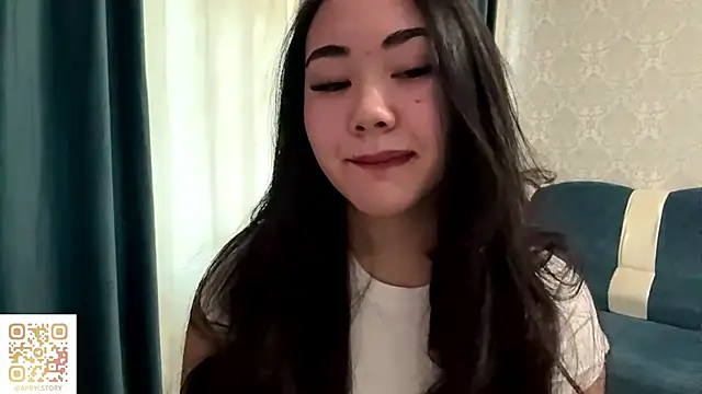 Snapshot of APRYLSUN chatting on November 2025 11:07:01 AM APRYLSUN online show from November 2025 11:07:01 AM