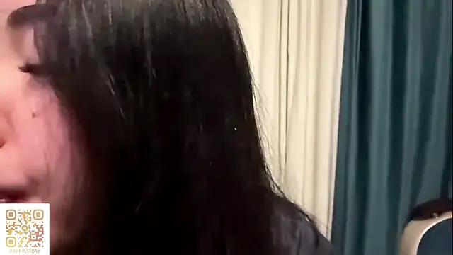 Snapshot of APRYLSUN chatting on November 2025 01:28:01 PM APRYLSUN online show from November 2025 01:28:01 PM