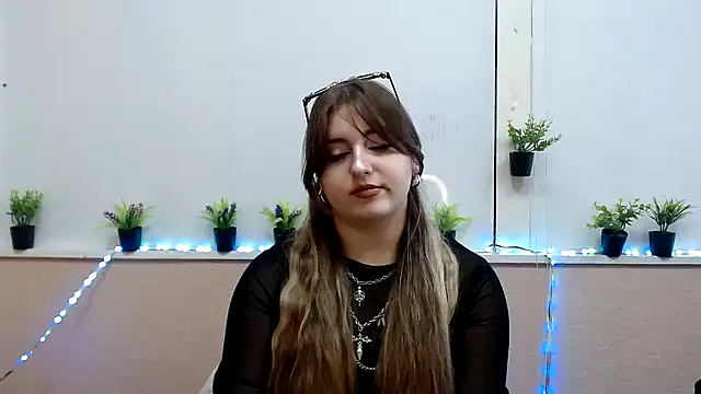 Dance  Queen online show from November 2025 11:55:02 AM