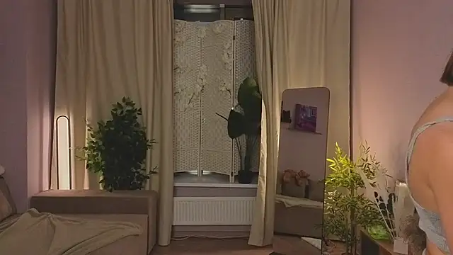 LouiseCollins online show from November 2025 12:05:02 PM