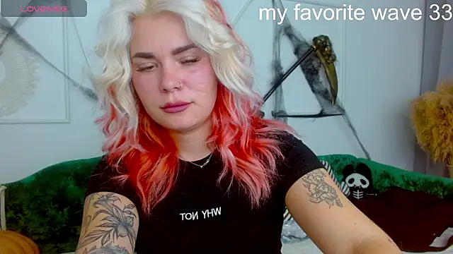 lada love online show from October 2025 01:56:01 PM