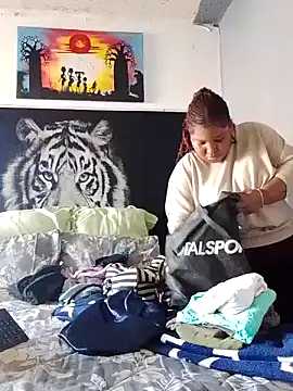 Snapshot of MassiveBoobsxxxx chatting on December 2025 02:00:02 PM MassiveBoobsxxxx online show from December 2025 02:00:02 PM