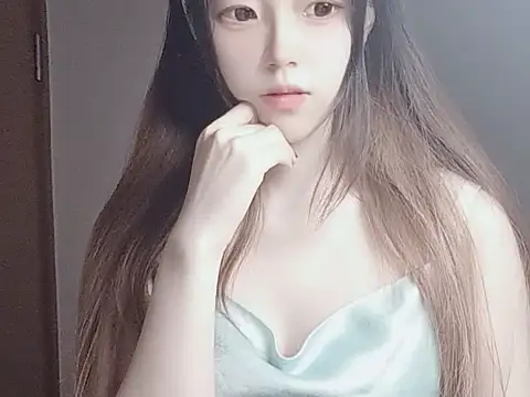 Snapshot of JuliaNoir chatting on November 2025 06:14:01 AM JuliaNoir online show from November 2025 06:14:01 AM