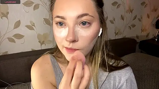 Snapshot of OrethaEredia chatting on December 2025 05:30:01 PM OrethaEredia online show from December 2025 05:30:01 PM