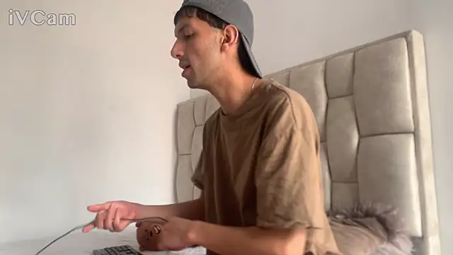 Snapshot of dylan_drakee chatting on February 2026 07:23:02 PM dylan drakee online show from February 2026 07:23:02 PM