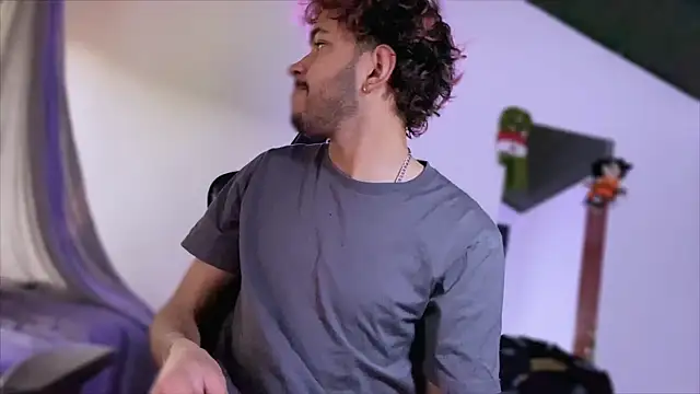 Snapshot of 3v1l chatting on December 2025 05:42:02 PM 3v1l online show from December 2025 05:42:02 PM