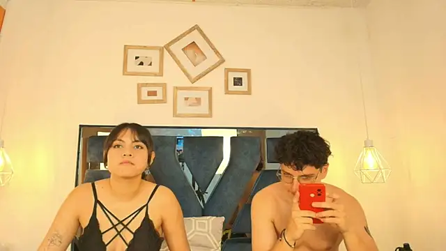 Snapshot of Zoe_And_Dylan_ chatting on November 2025 12:27:02 PM Zoe And Dylan online show from November 2025 12:27:02 PM