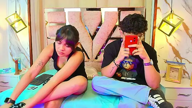 Snapshot of Zoe_And_Dylan_ chatting on November 2025 01:03:01 PM Zoe And Dylan online show from November 2025 01:03:01 PM