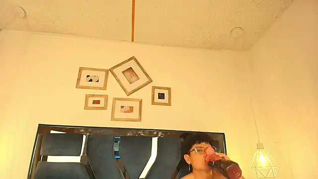 Snapshot of Zoe_And_Dylan_ chatting on December 2025 12:32:01 PM Zoe And Dylan online show from December 2025 12:32:01 PM