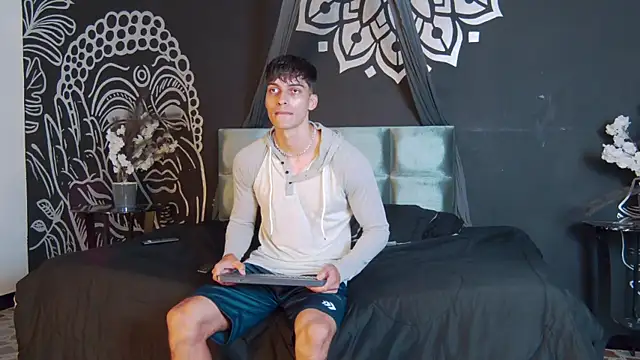 Snapshot of AlessioVitale chatting on November 2025 12:39:02 PM AlessioVitale online show from November 2025 12:39:02 PM