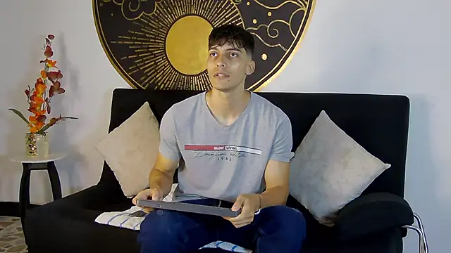 Snapshot of AlessioVitale chatting on November 2025 12:04:01 PM AlessioVitale online show from November 2025 12:04:01 PM