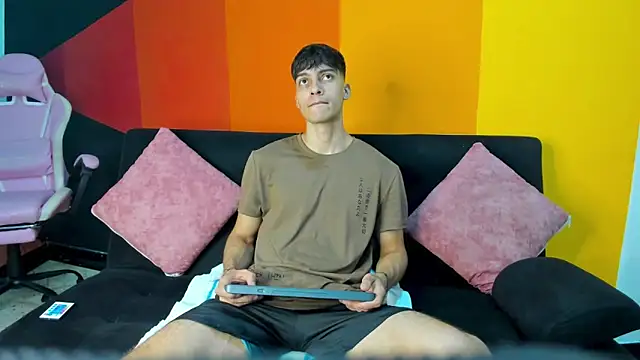 Snapshot of AlessioVitale chatting on December 2025 12:03:02 PM AlessioVitale online show from December 2025 12:03:02 PM