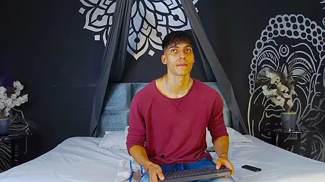 Snapshot of AlessioVitale chatting on December 2025 12:03:02 PM AlessioVitale online show from December 2025 12:03:02 PM