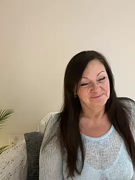 HotLdyllic online show from May 2026 03:42:02 PM