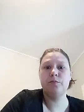GlitterAuburn online show from June 2026 01:02:02 PM