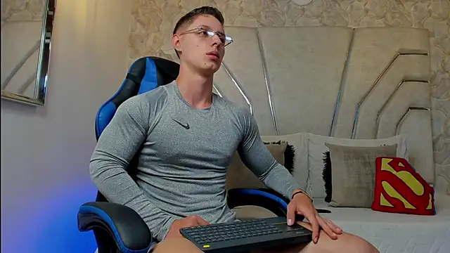 MAXTHOMSON online show from March 2026 01:23:02 AM