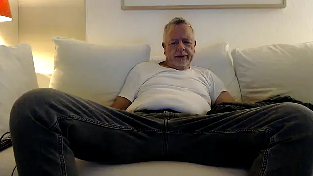 Dennislover007 online show from November 2025 04:50:01 PM