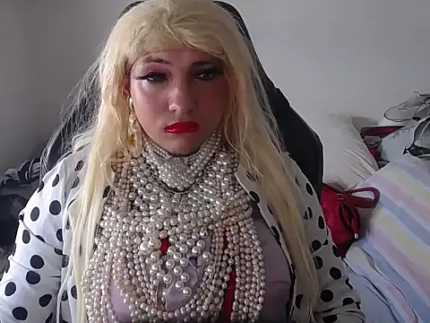 VanesaCrossic online show from April 2026 09:46:01 AM