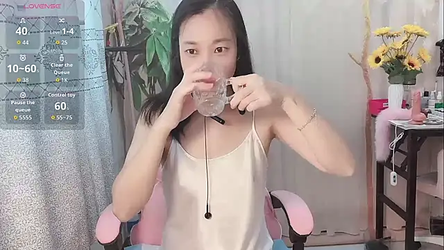 Lingling-Baby520 online show from July 2026 01:52:01 AM