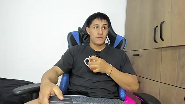 dorman boy online show from November 2025 03:53:02 AM